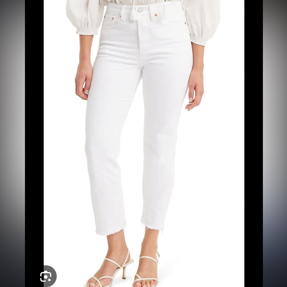 White Levi’s Wedgie Straight Jeans